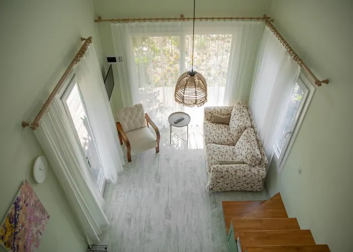 Gadura Kir Evleri * أورلا